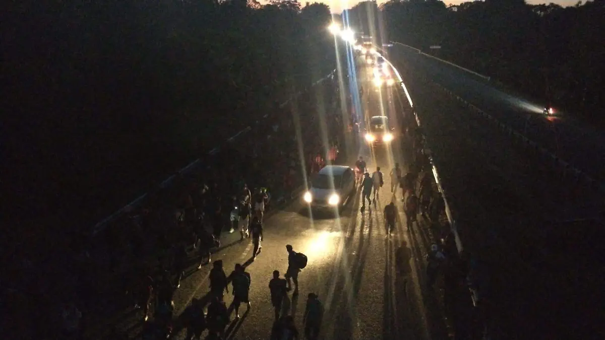 parte caravana migrante hacia villa comaltitlan 
